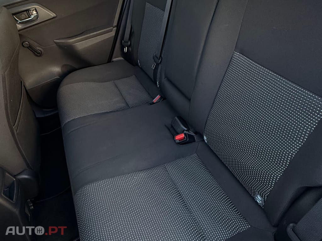 Toyota Auris Outro