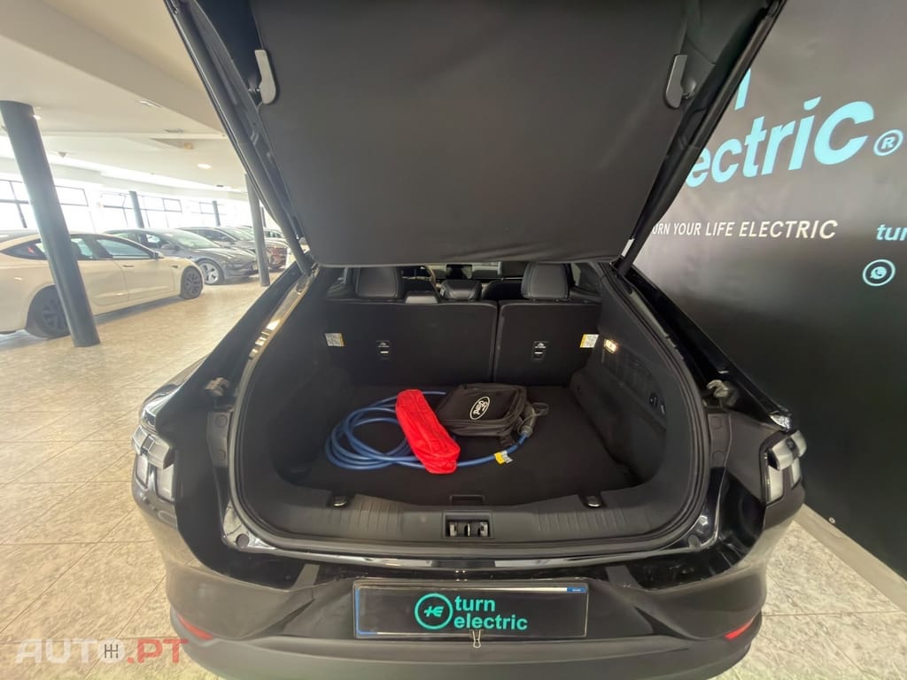 Ford Mustang Mach-E 75.7 kWh Base — fotografia 11