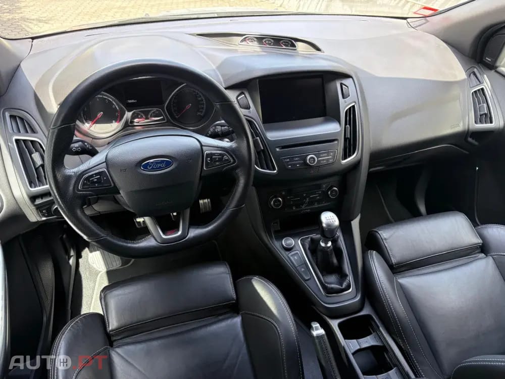 Ford Focus 2.0 EcoBoost ST c/ Pack Pele Desportiva