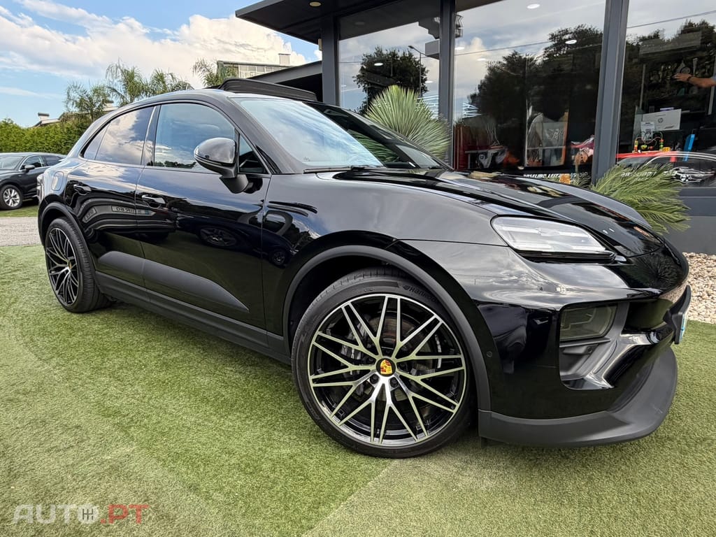 Porsche Macan Electric 4