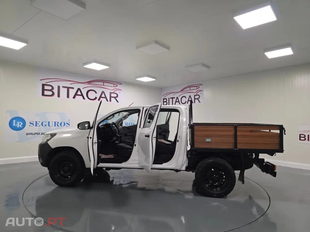 Toyota Hilux 2.4 D-4D 4WD CD CH