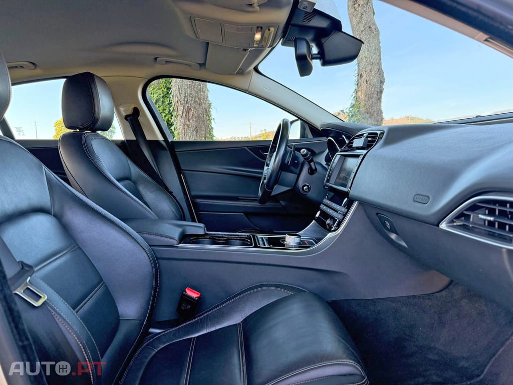 Jaguar XE 2.0 D Prestige Aut.