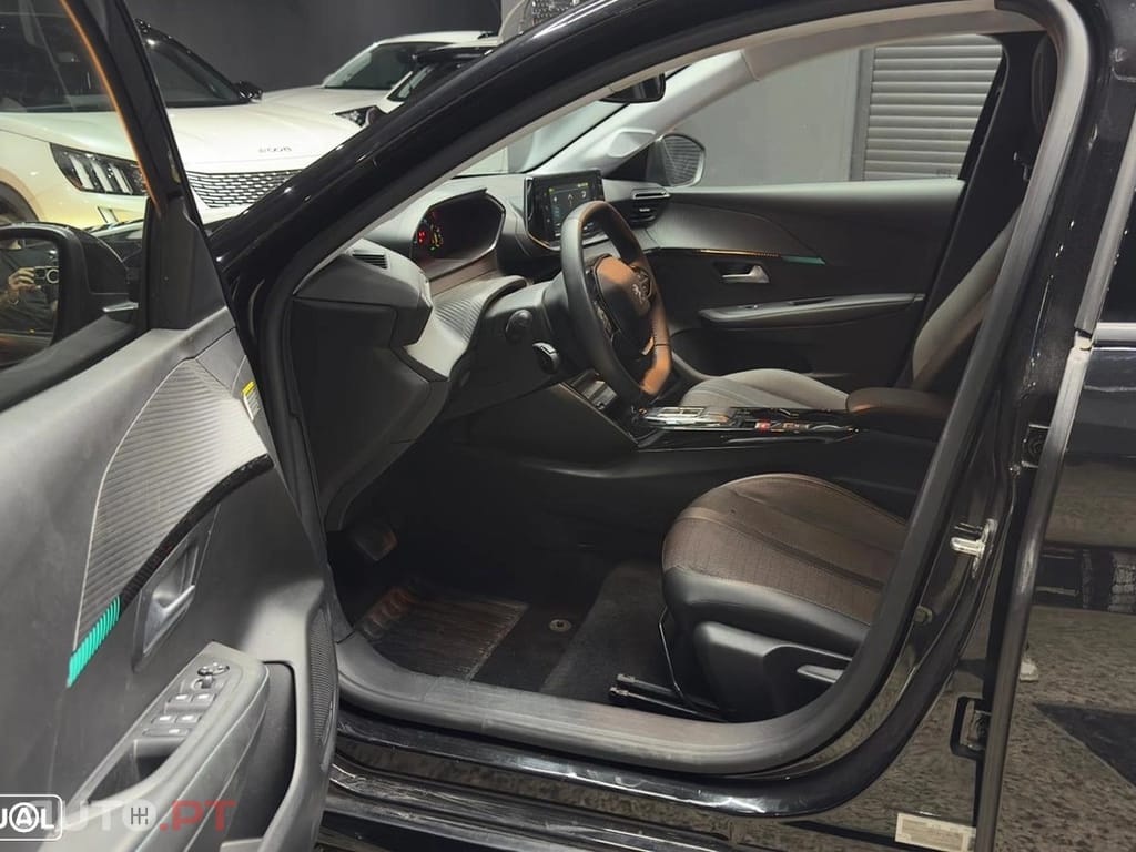 Peugeot E-208 50 kWh Allure Pack