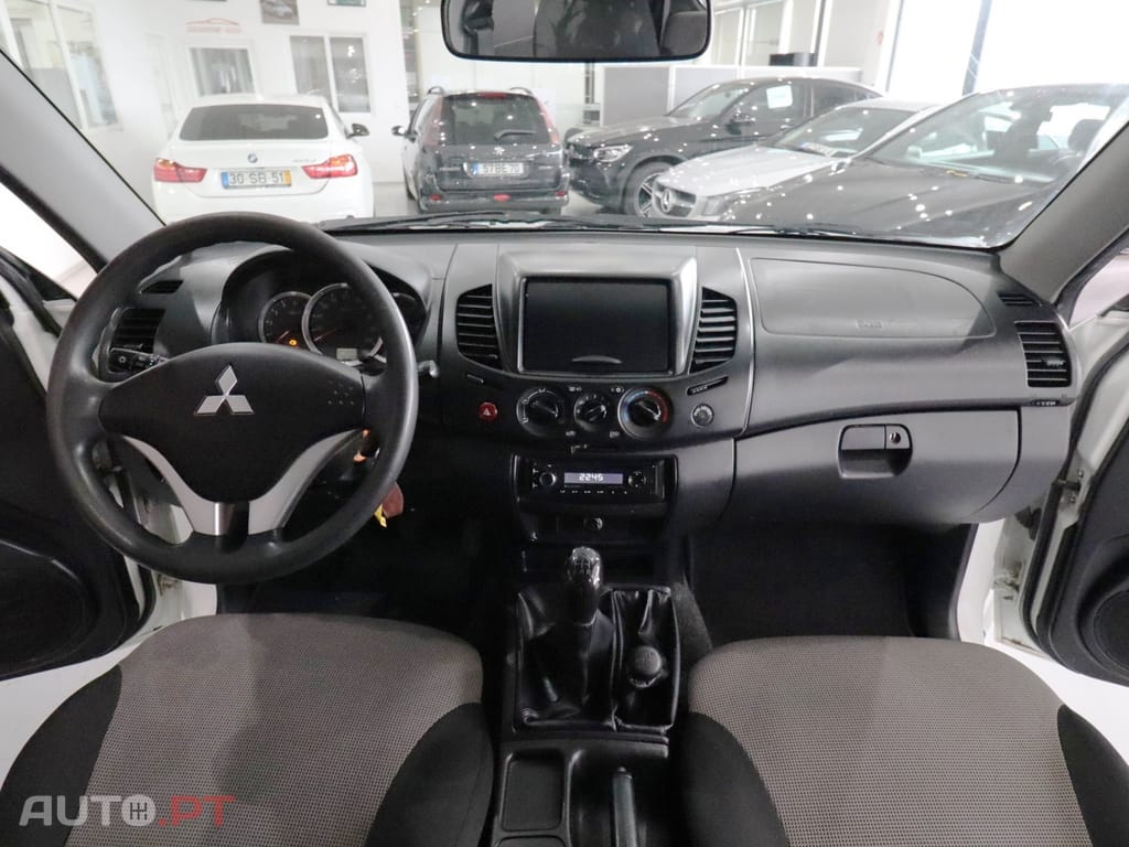 Mitsubishi L200 2.5 DI-D CD Invite CC 4WD
