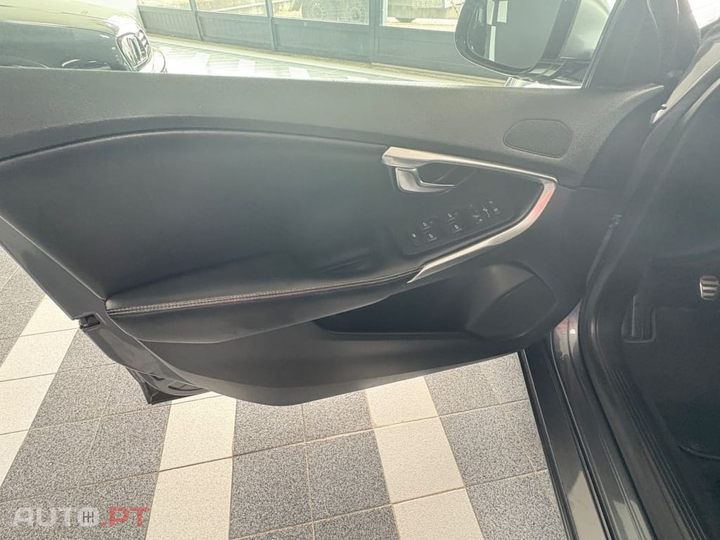 Volvo V40 1.6 D2 R-Design