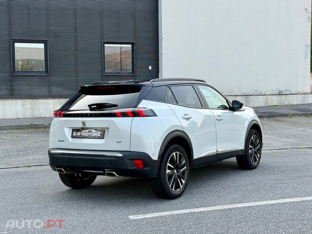 Peugeot 2008 PureTech 155 EAT8 GT