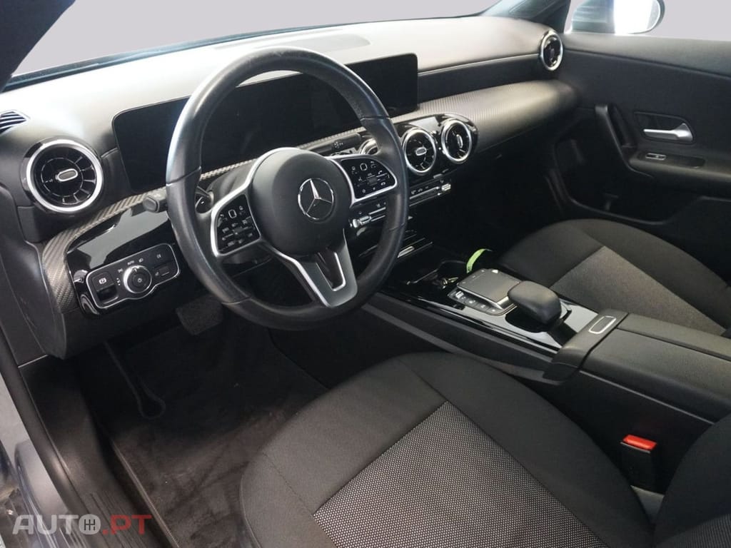Mercedes-Benz CLA 180 I.V.A DEDUTÍVEL d Shooting Brake