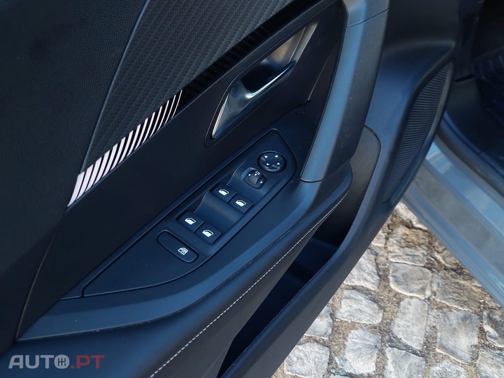 Peugeot E-2008 54 kWh Allure
