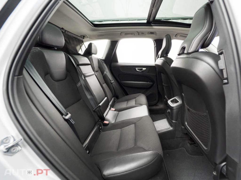 Volvo XC60 2.0 T8 PHEV Momentum Plus AWD