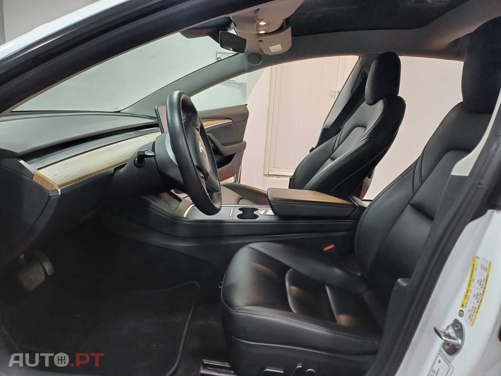 Tesla Model 3 Standard Range Plus RWD