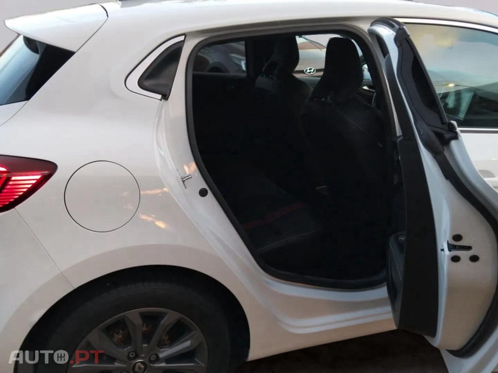 Renault Clio 1.0 TCe RS Line