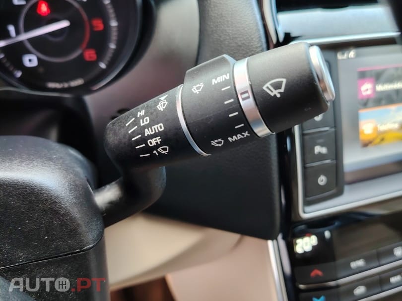 Jaguar XE 2.0 D AUTO 8 180 CV PRESTIGE COM EXTRAS