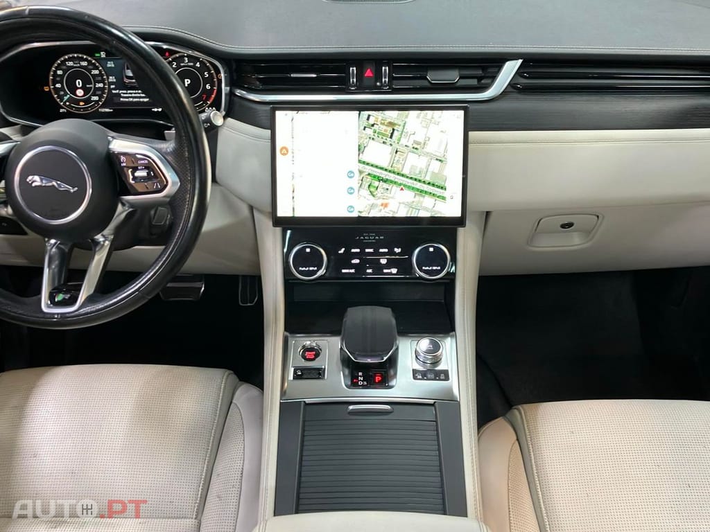 Jaguar F-Pace 2.0 P400e Plug-in Hybrid