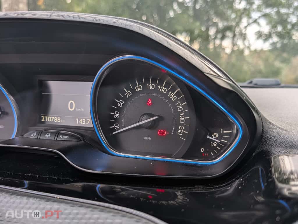 Peugeot 2008 1.6 BlueHDi Crossway