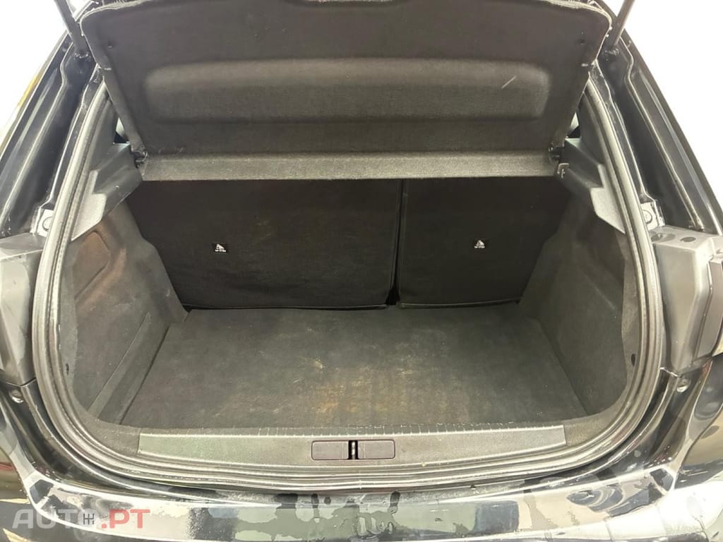 Peugeot E-208 50 kWh Style