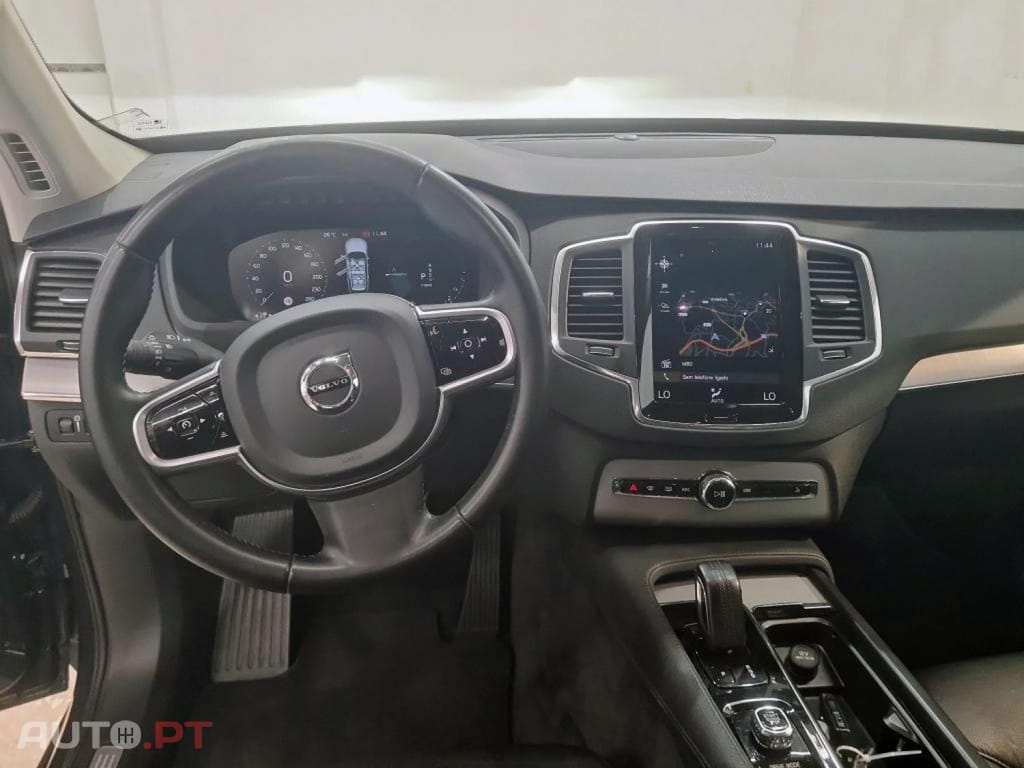 Volvo XC90 2.0 T8 PHEV Momentum Plus AWD