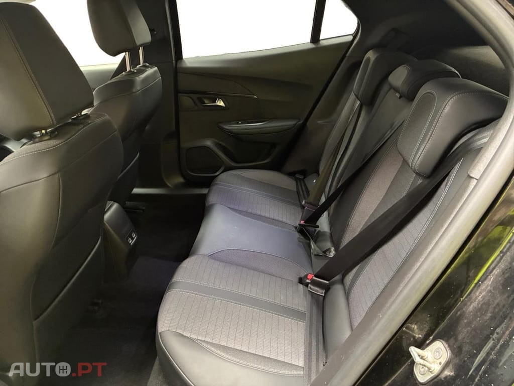 Peugeot 2008 1.2 PureTech Allure EAT8