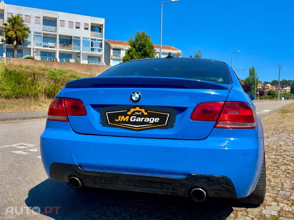 BMW 320 COUPE
