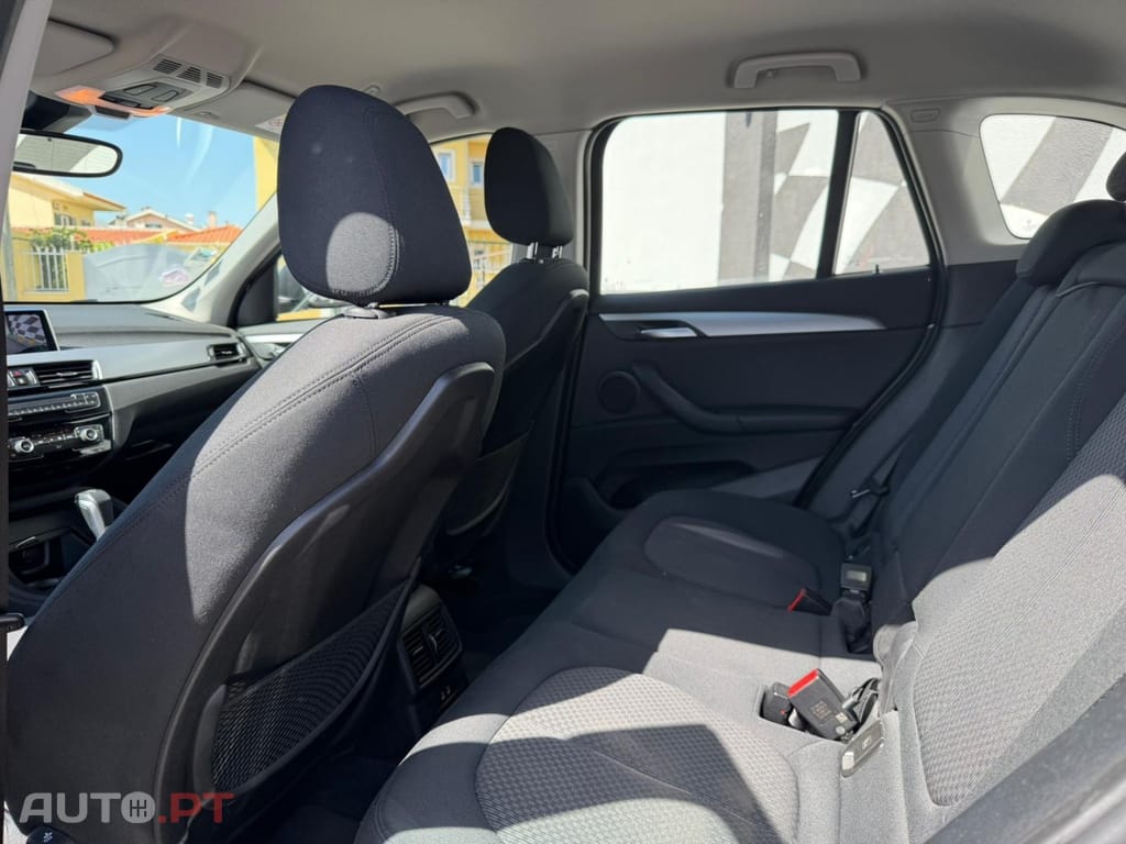 BMW X1 xDrive25e Advantage — fotografia 9