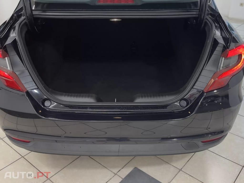 Fiat Tipo 1.3 M-Jet Easy JLL 17 (NACIONAL)