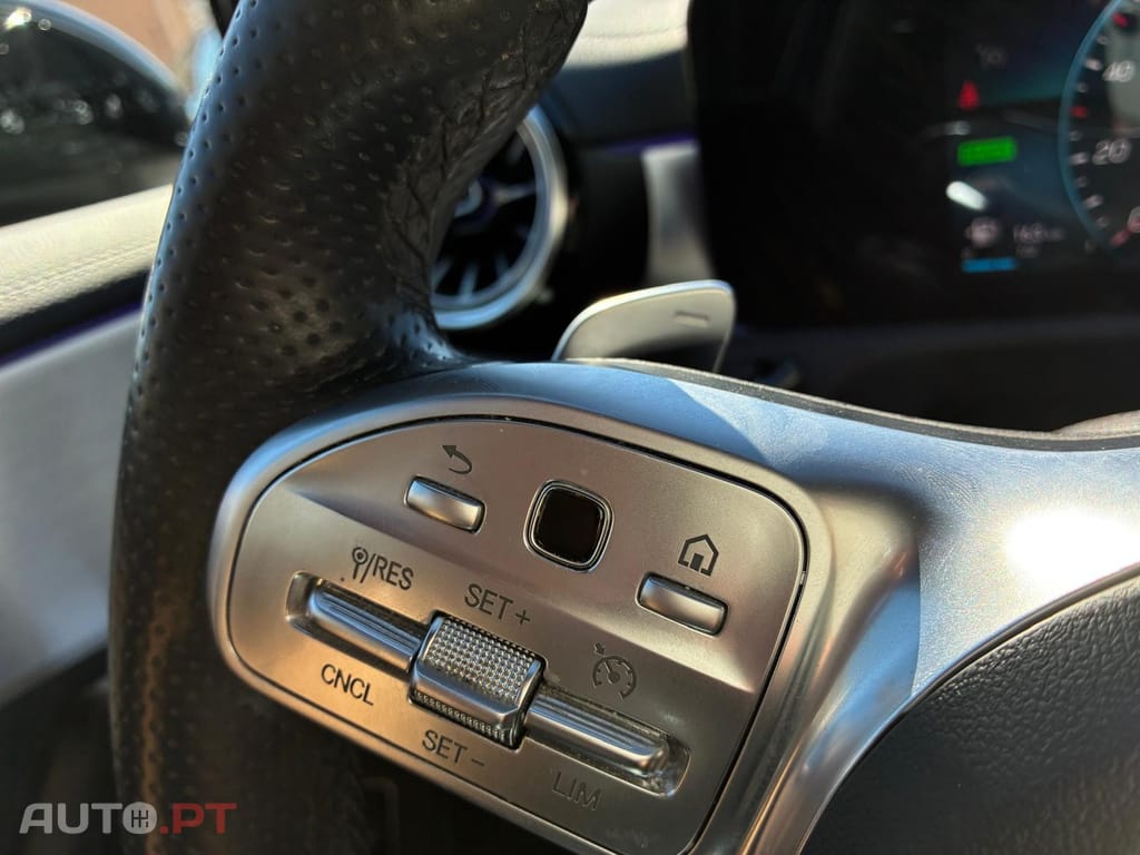 Mercedes-Benz A 250 e AMG Line