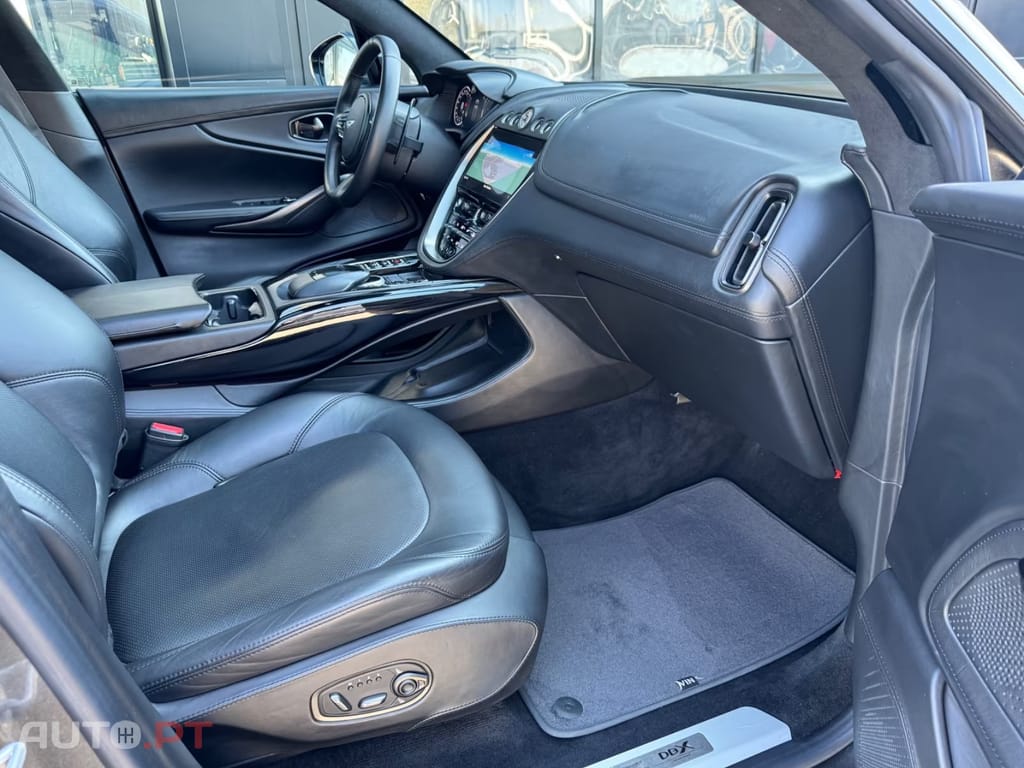 Aston Martin DBX 4.0 V8