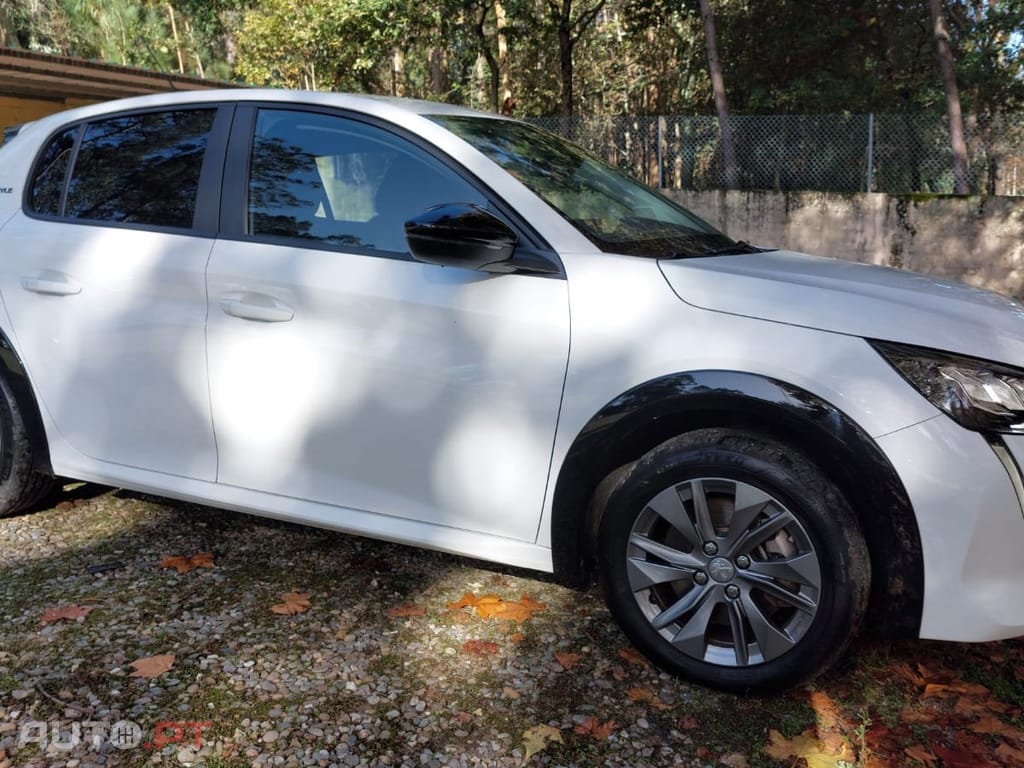 Peugeot E-208 50 kWh Style