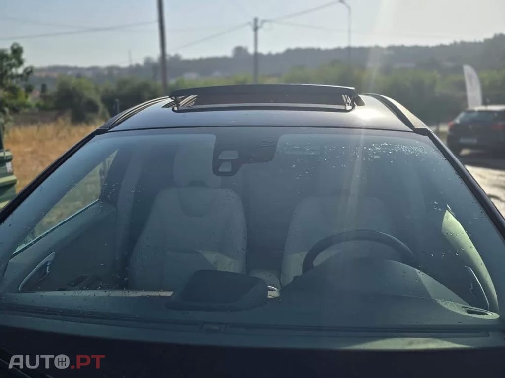Volvo XC 60 2.4 D Momentum Geartronic — fotografia 5