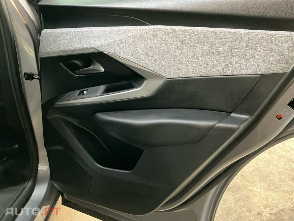 Peugeot 3008 1.2 Hybrid Allure e-DCS6