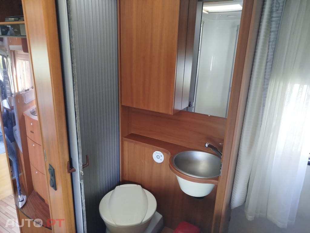 Knaus Südwind Sky wave.  Cama basculante E SUÍTE