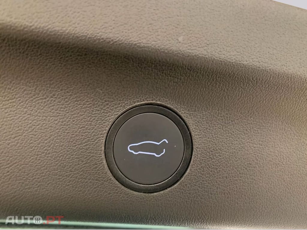 Tesla Model Y Standard Range RWD