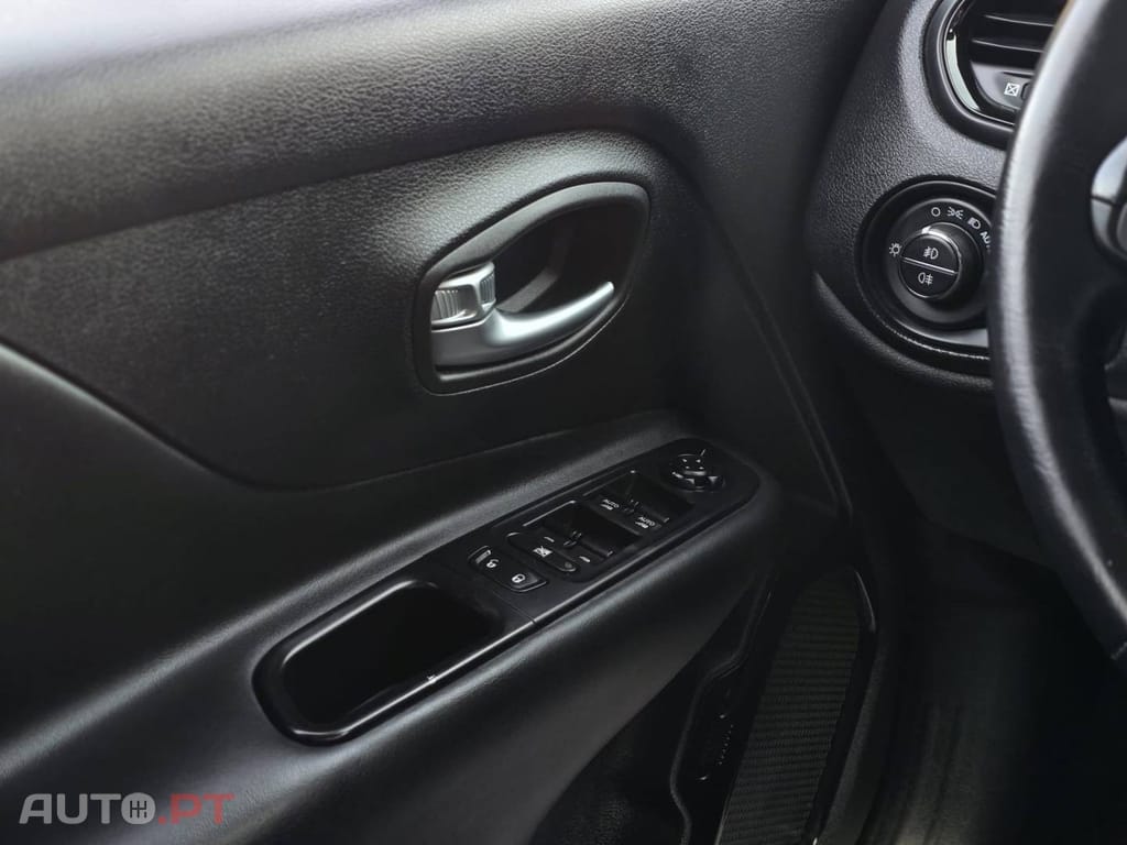 Jeep Renegade 1.6 MJD Night Eagle