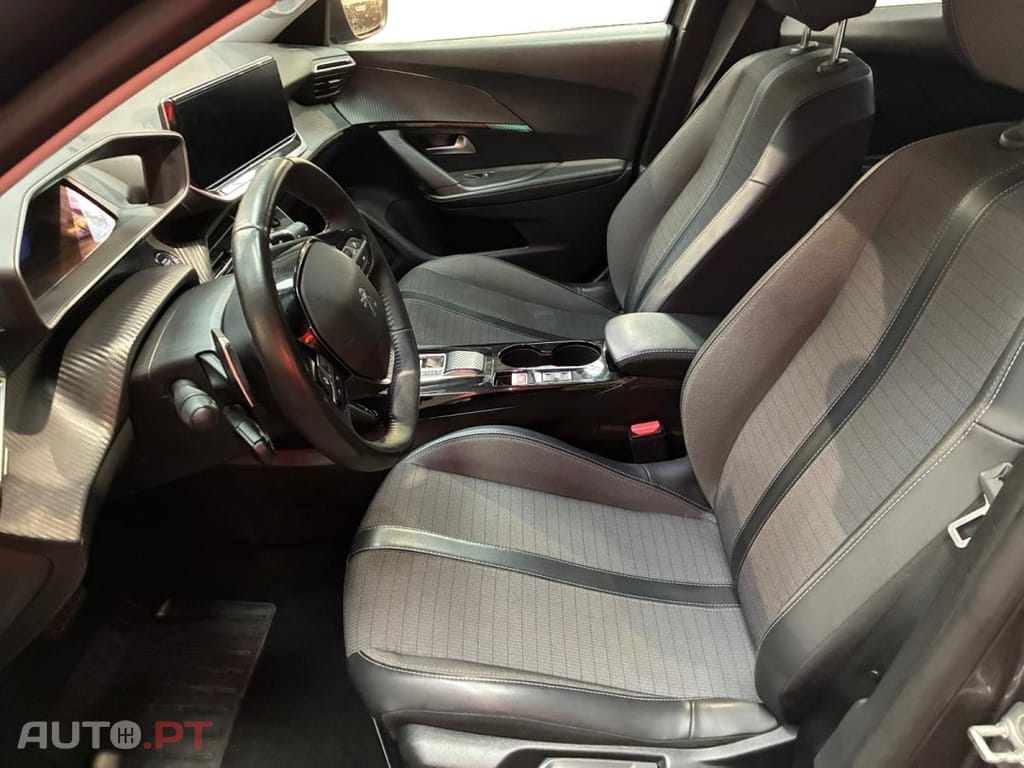 Peugeot 2008 1.5 BlueHDi Allure EAT8