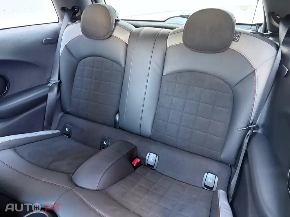 MINI Cooper John Cooper Works Auto Desportiva