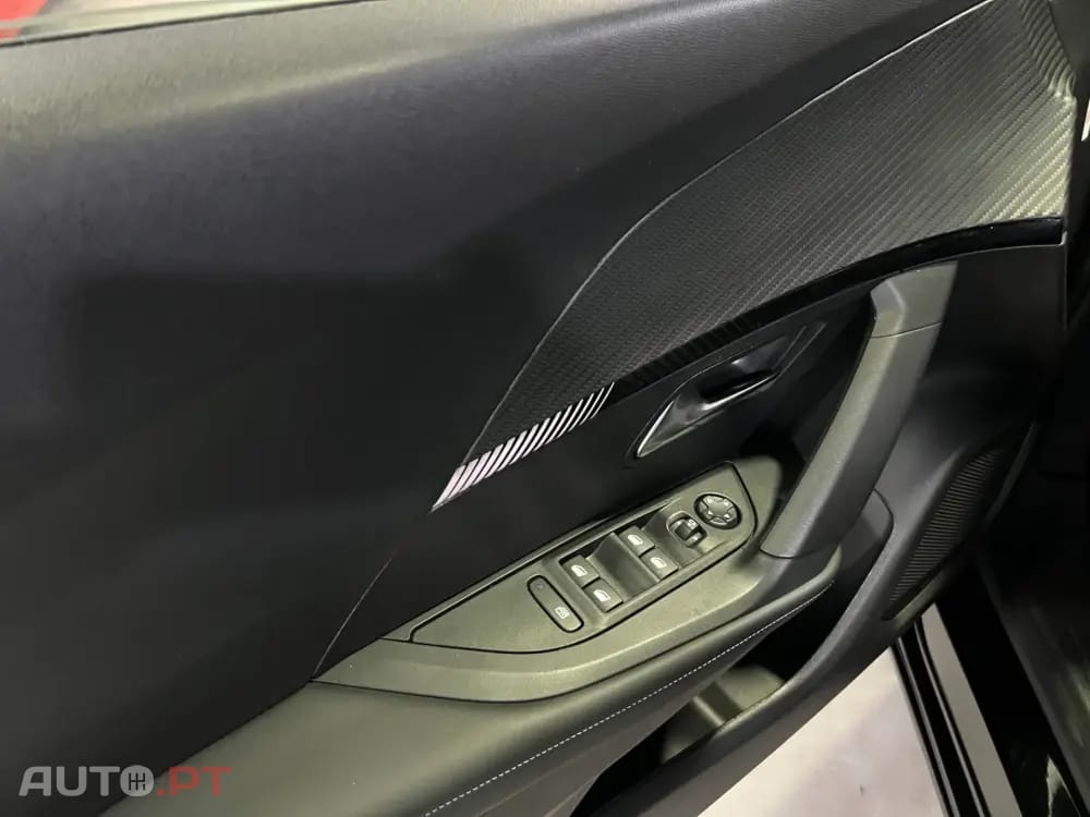 Peugeot 2008 1.2 Hybrid Allure e-DCS6