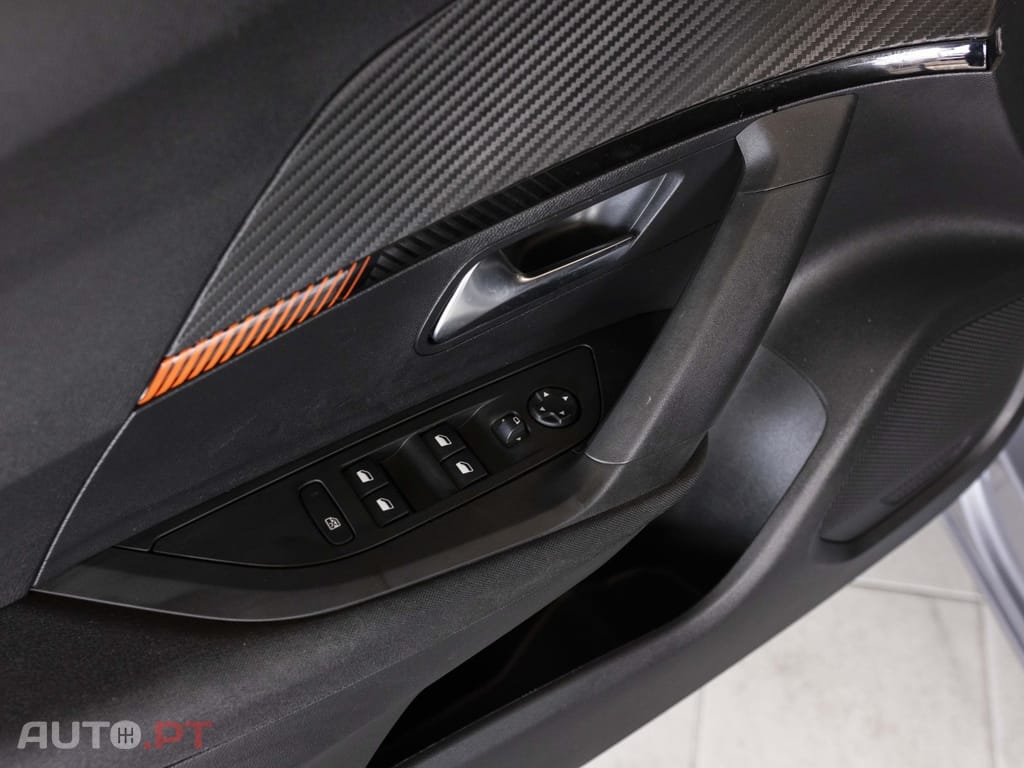 Peugeot E-2008 50 kWh Active
