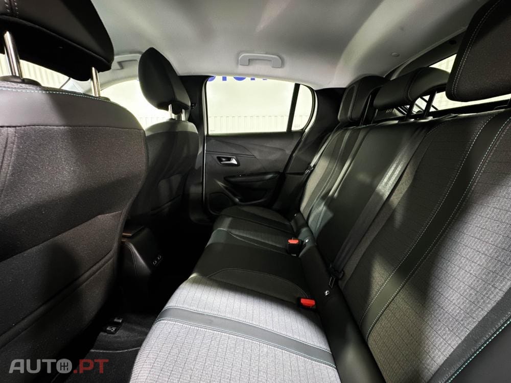 Peugeot E-208 50 kWh Allure Pack
