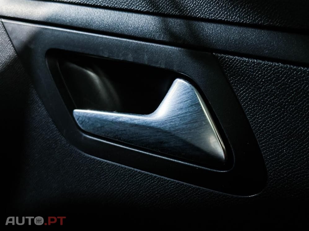 Peugeot 208 1.2 Hybrid Allure e-DCS6