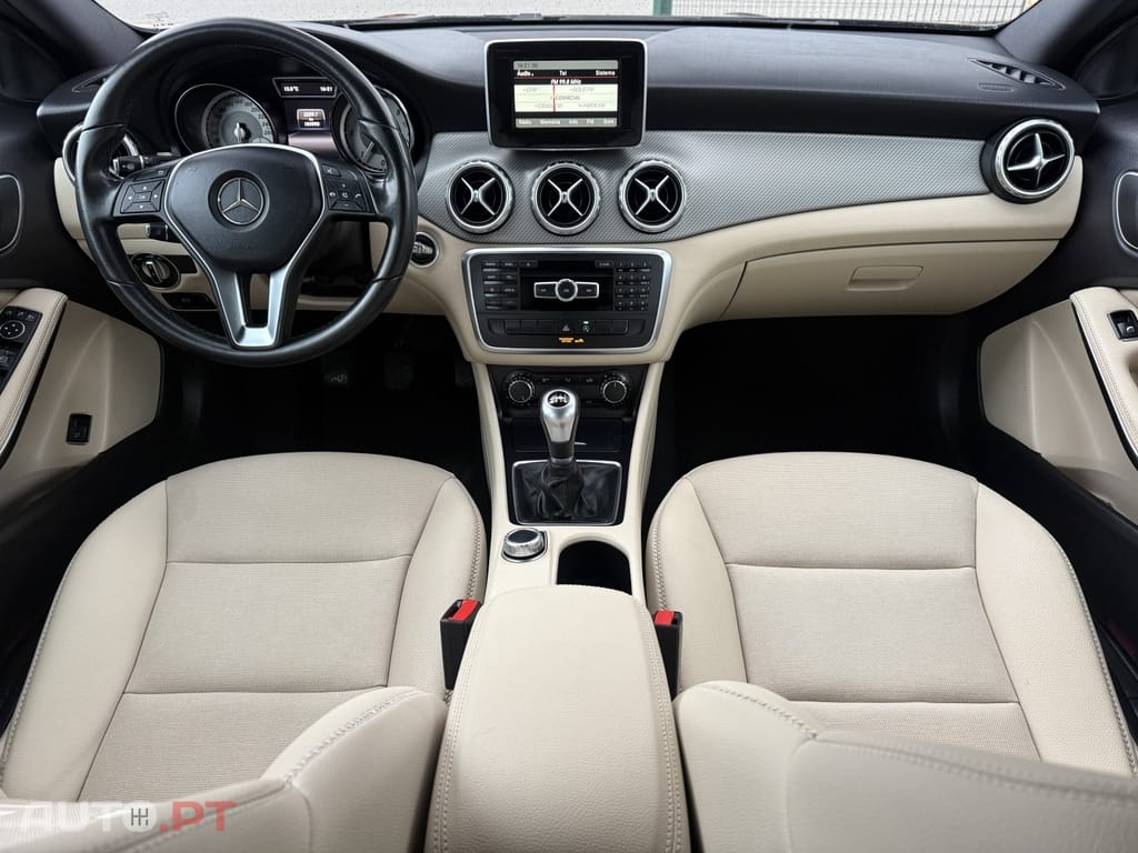 Mercedes-Benz GLA 200 d Style — fotografia 9