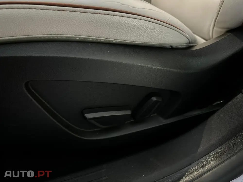 Renault Captur 1.6 E-Tech Plug-In Initiale Paris