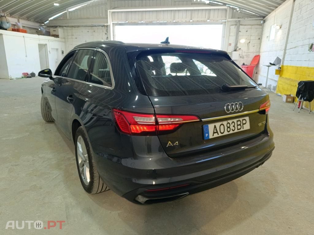 Audi A4 Avant 30 TDI S tronic