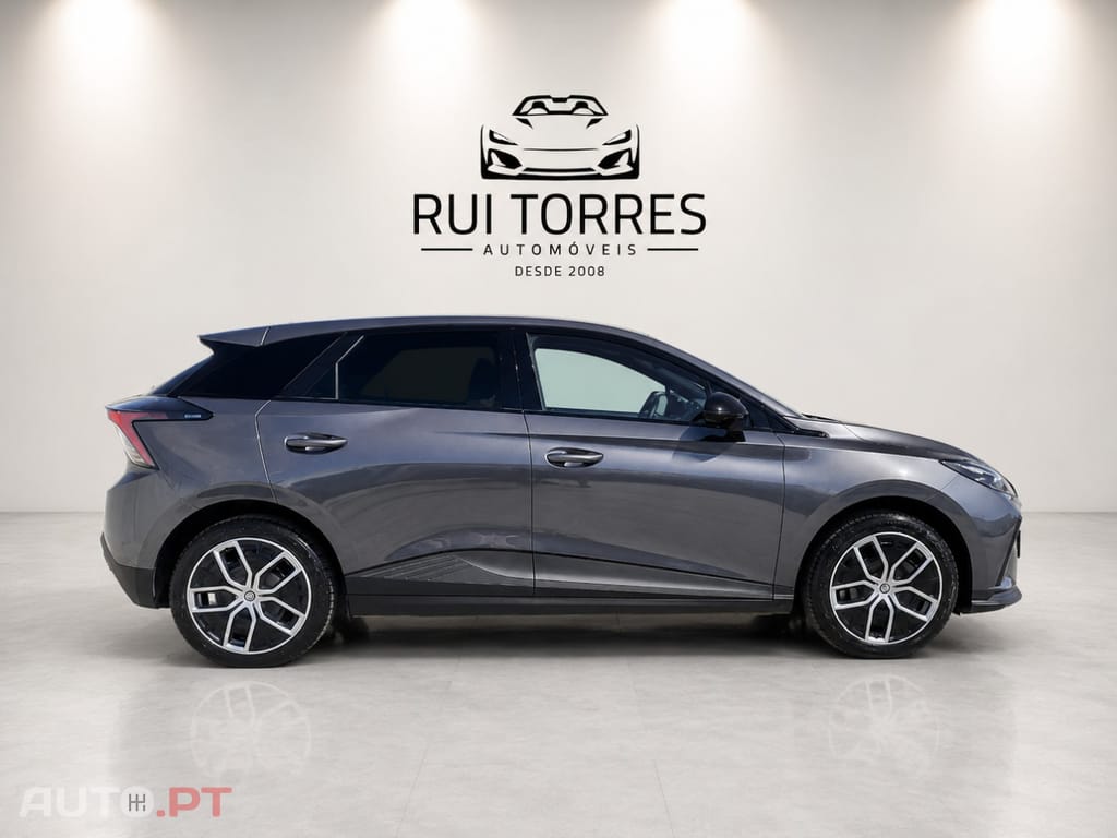 MG MG4 77 kWh Extended Range Luxury