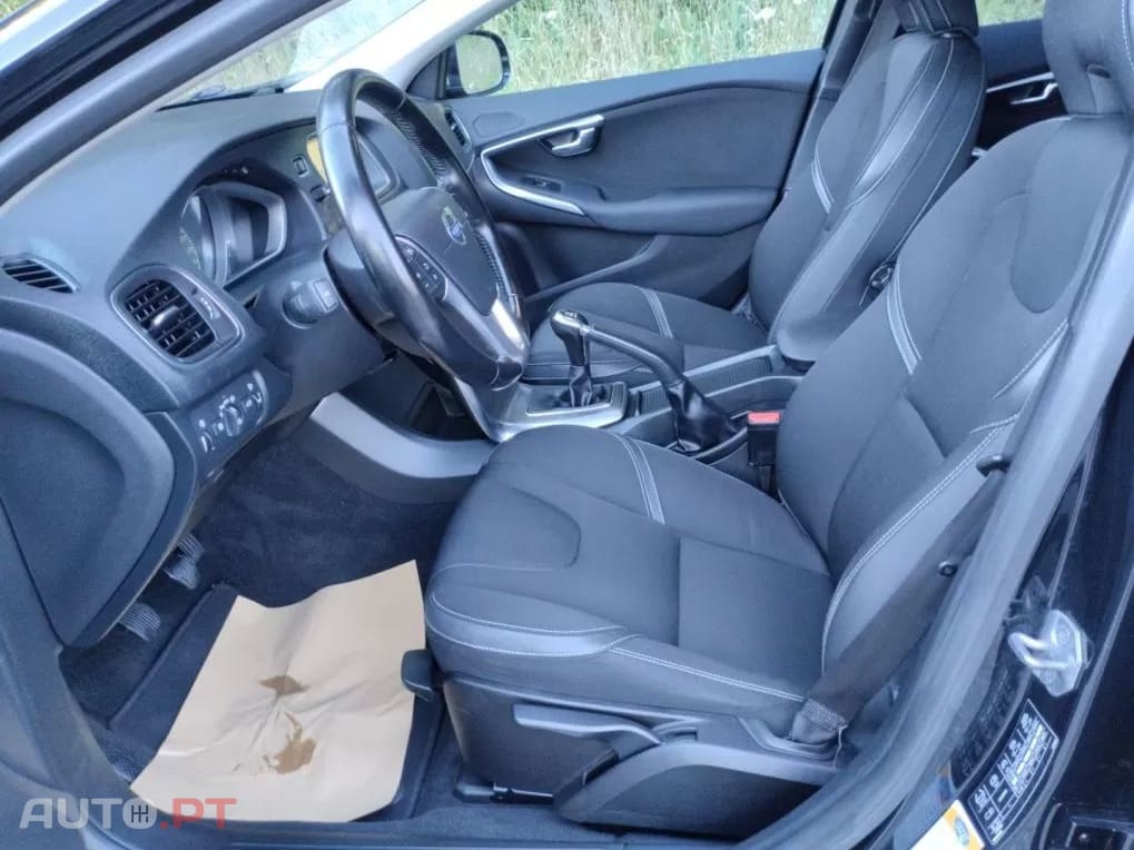 Volvo V40 2.0 D4 R-Design Summum