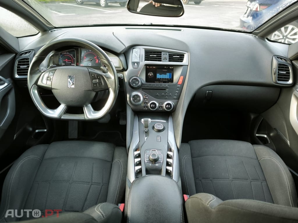 Citroen DS5 2.0 HDi Hy4 So Chic CMP6 88g