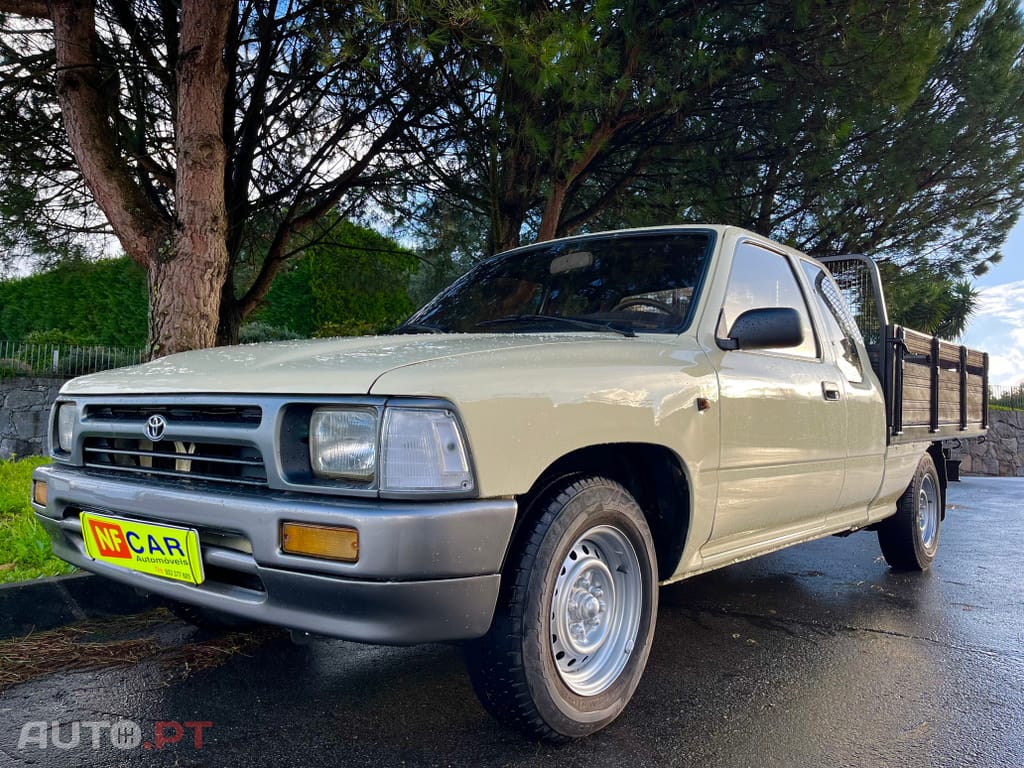 Toyota Hilux 2.4 D LN105L