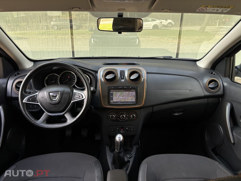 Dacia Sandero 0.9 TCe Stepway — fotografia 10