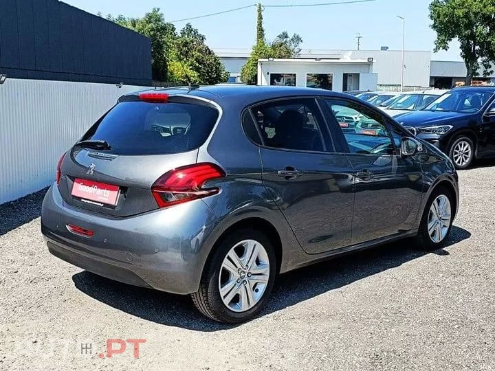 Peugeot 208 1.2 PureTech Signature