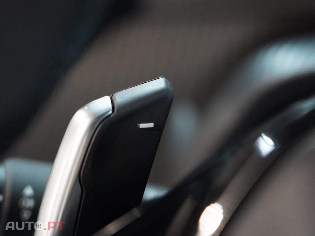 Peugeot 2008 1.2 Hybrid Allure e-DCS6