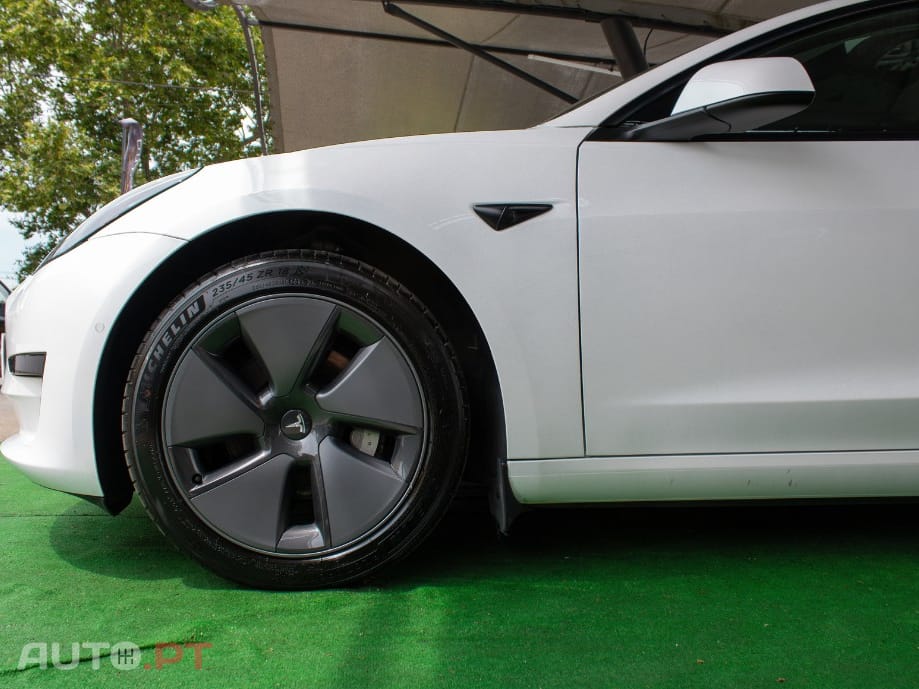 Tesla Model 3 Standard Range Plus RWD