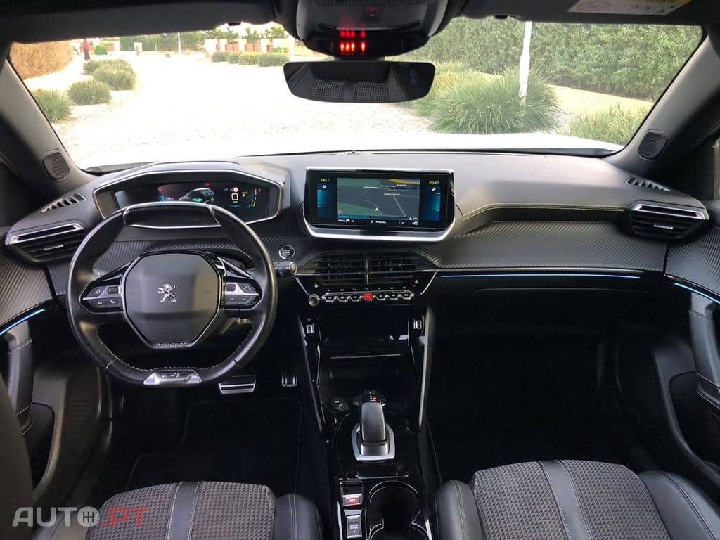 Peugeot E-2008 50 kWh GT
